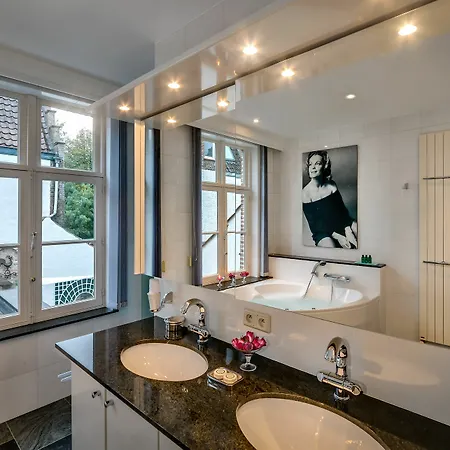 Canalside House - Luxury 4*